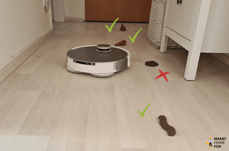 Das Ergebnis des ECOVACS DEEBOT T20 OMNI bei Hinderniserkennungstest von Hundehaufen ist zu sehen.